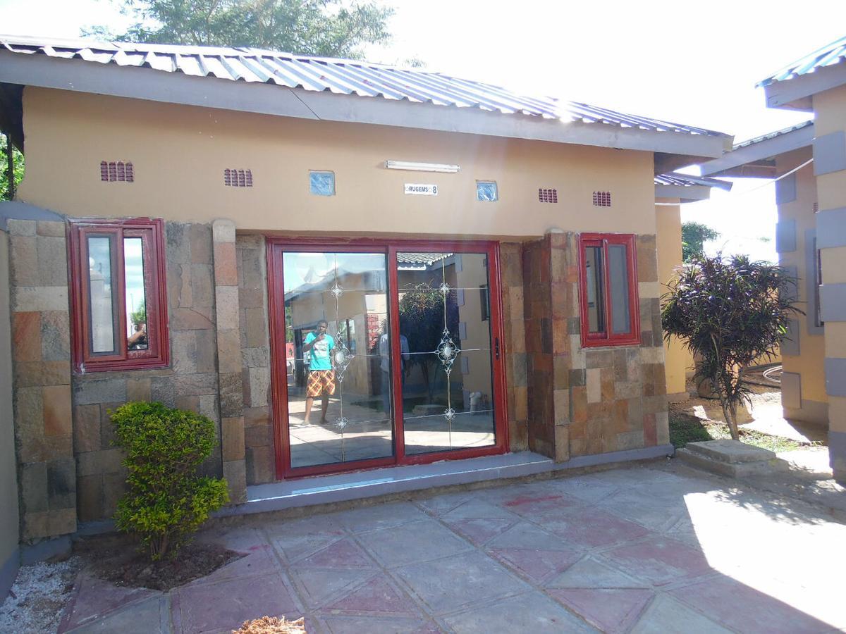 לוסקה Rugems Executive Lodge מראה חיצוני תמונה