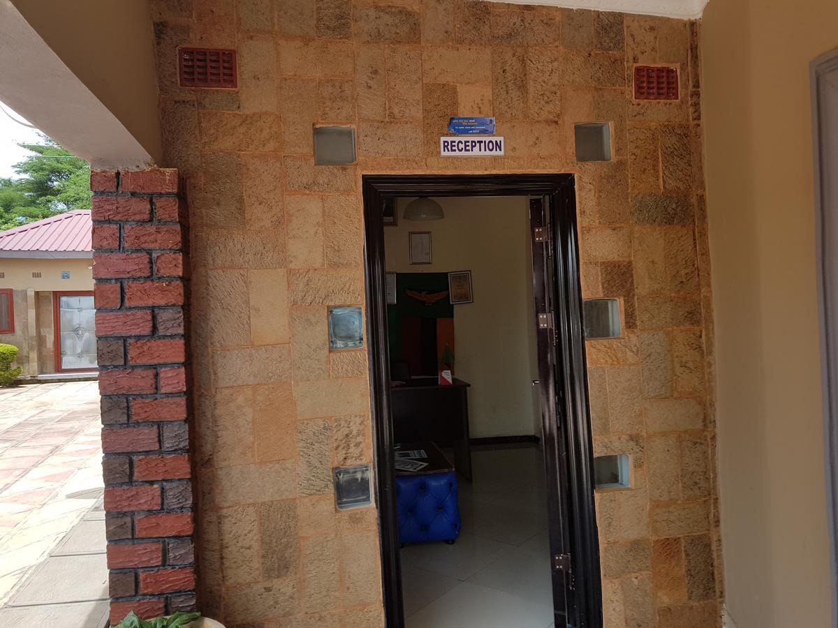 לוסקה Rugems Executive Lodge מראה חיצוני תמונה